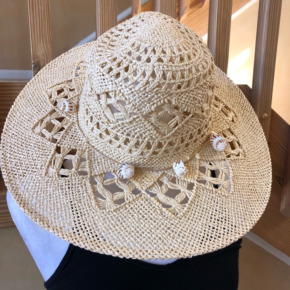 Straw Hat with Shells